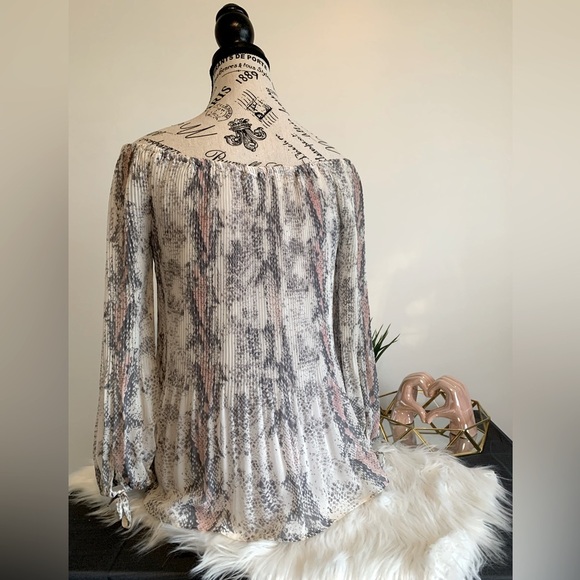 TRIABL JEANS Off The Shoulder Blousee - Picture 7 of 8